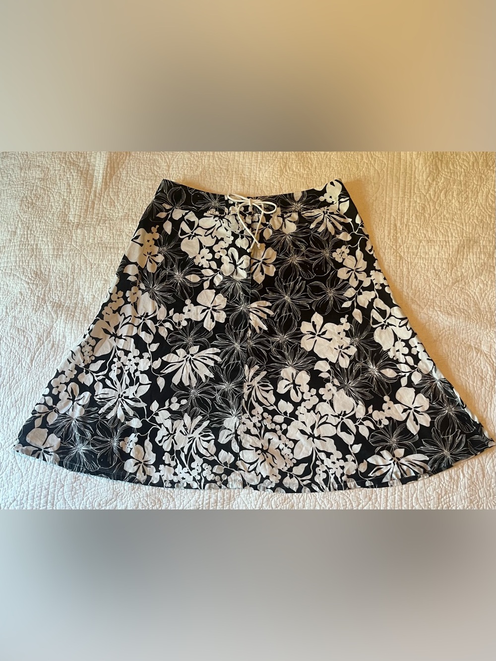 Liz Claiborne Black and White Floral Casual Skirt Size 12